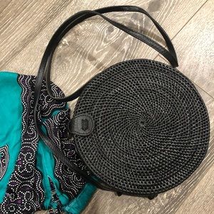 Black round straw rattan purse